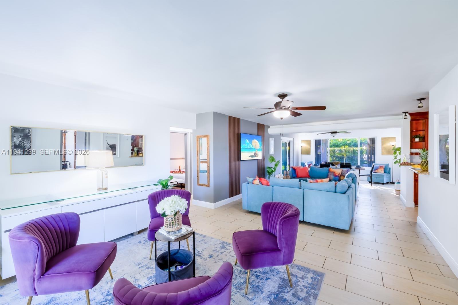 HOLLYWOOD HILLS - Residential