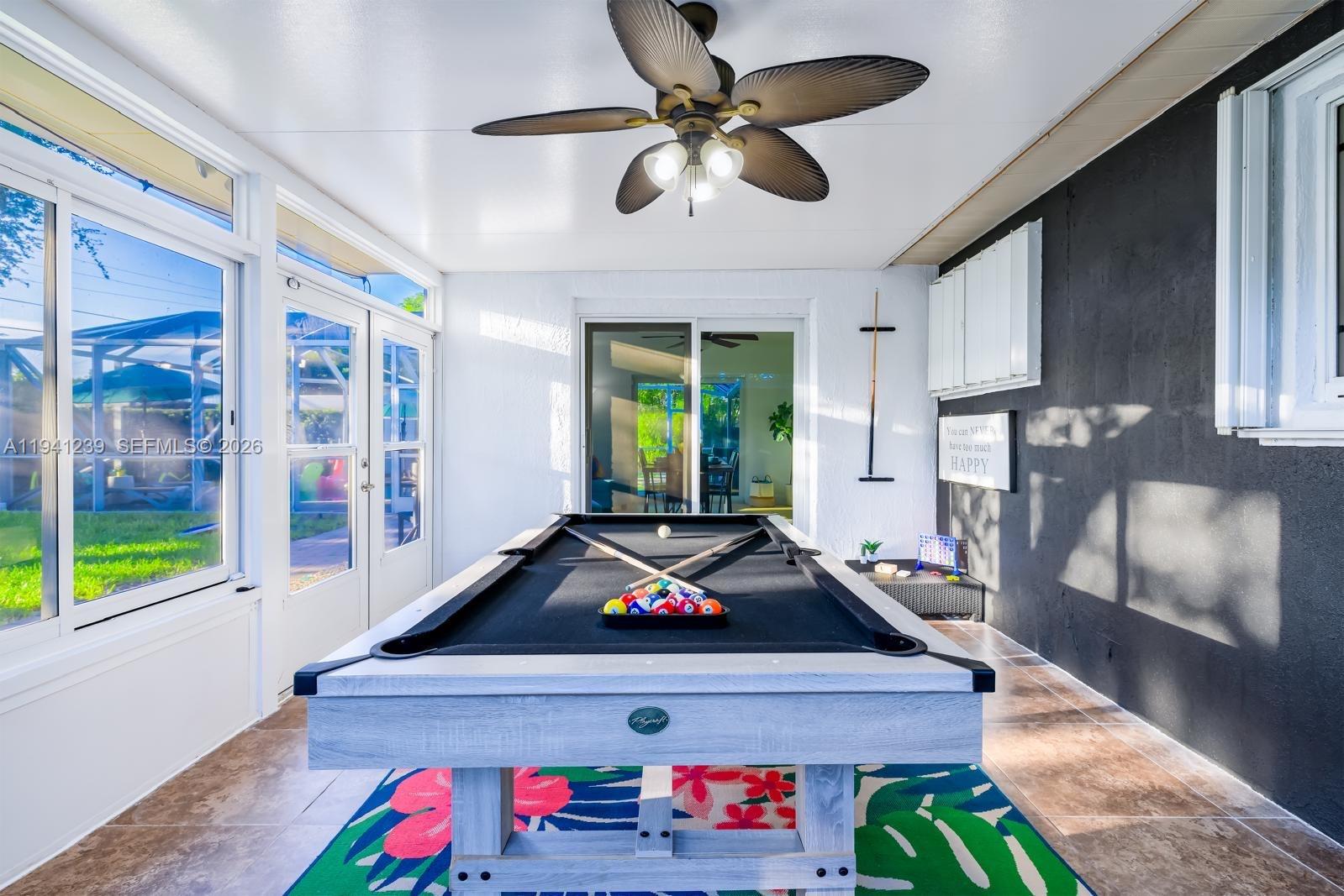 HOLLYWOOD HILLS - Residential