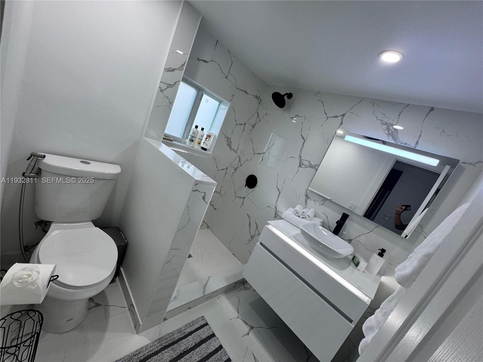 CLAIR LAKE - Residential Income