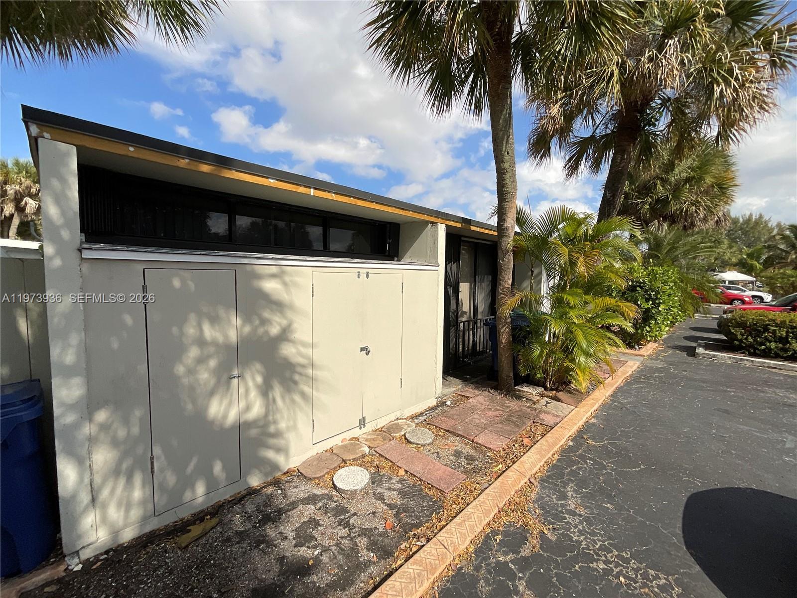 MIAMI LAKES-LAKE KATHARIN - Residential