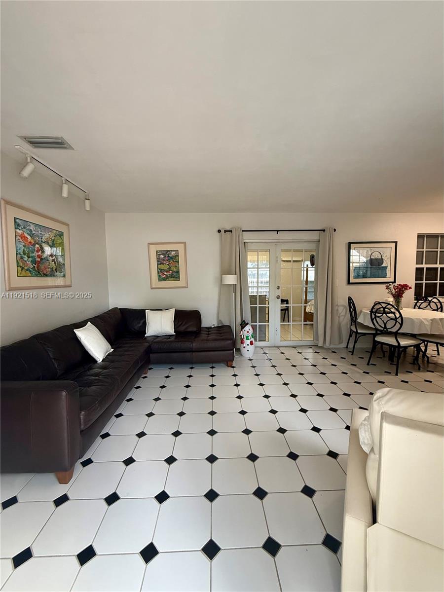 PALM SPRINGS NORTH SEC D - Residential