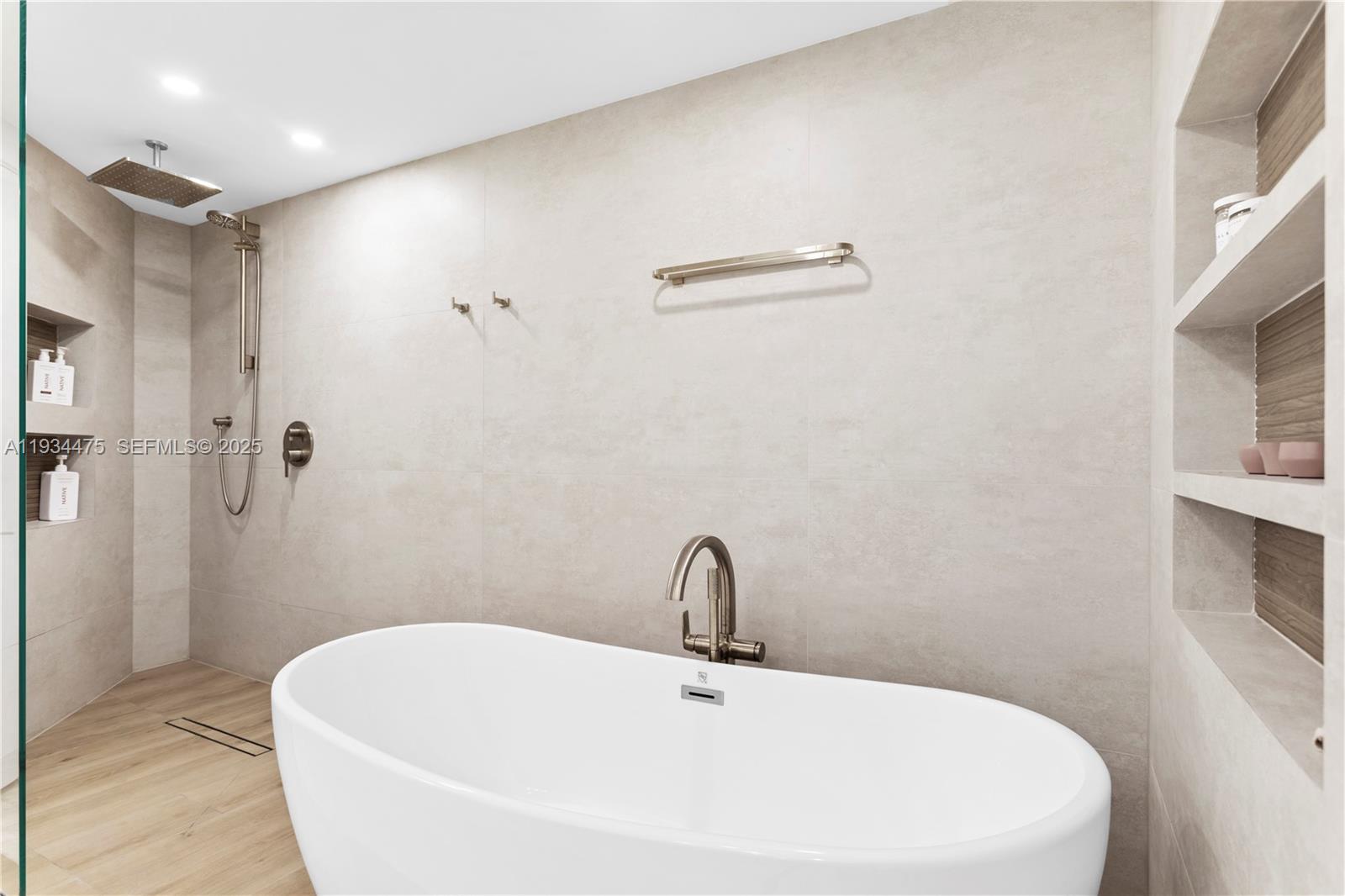 JADE RESIDENCES AT BRICKE - Residential