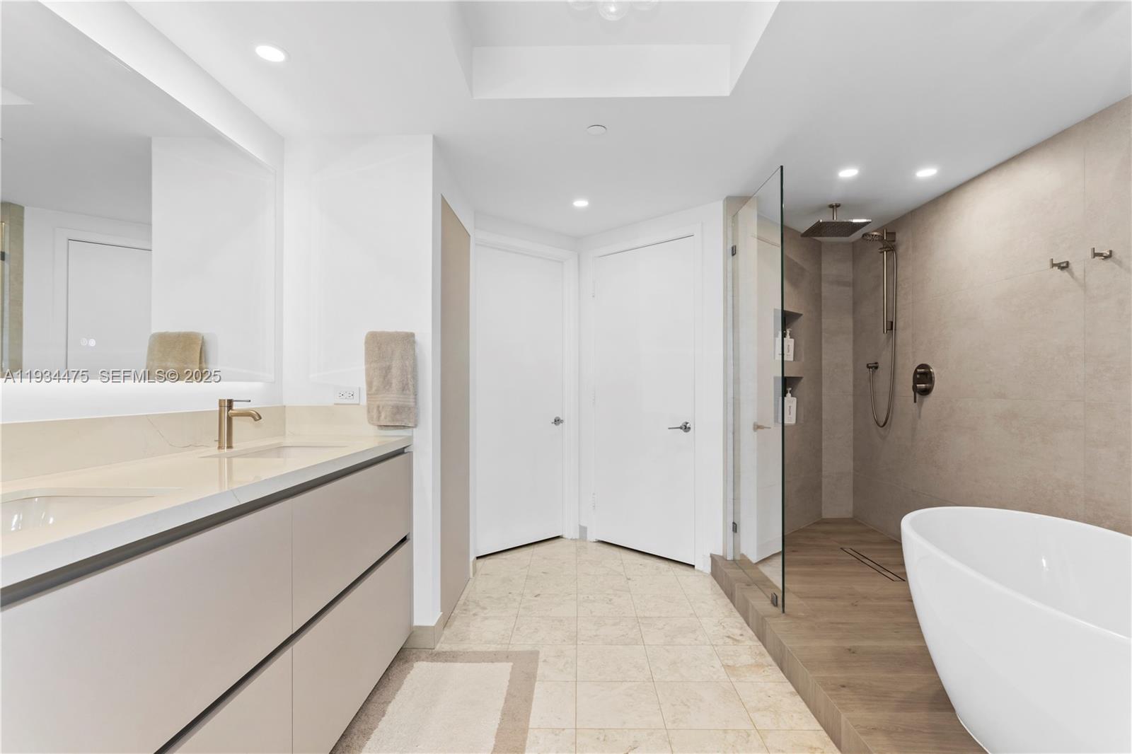 JADE RESIDENCES AT BRICKE - Residential