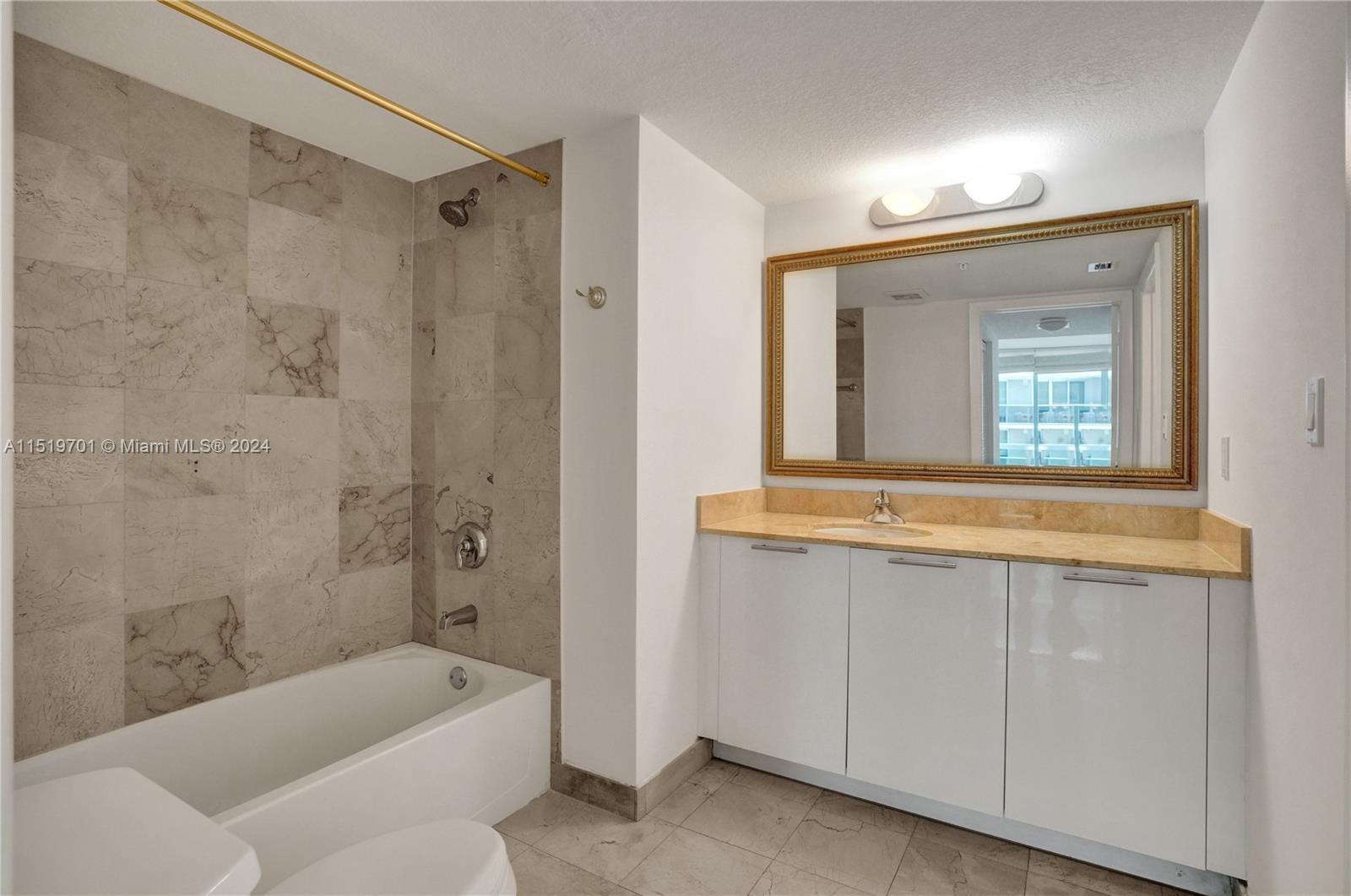 1800 CLUB CONDO - Residential Lease