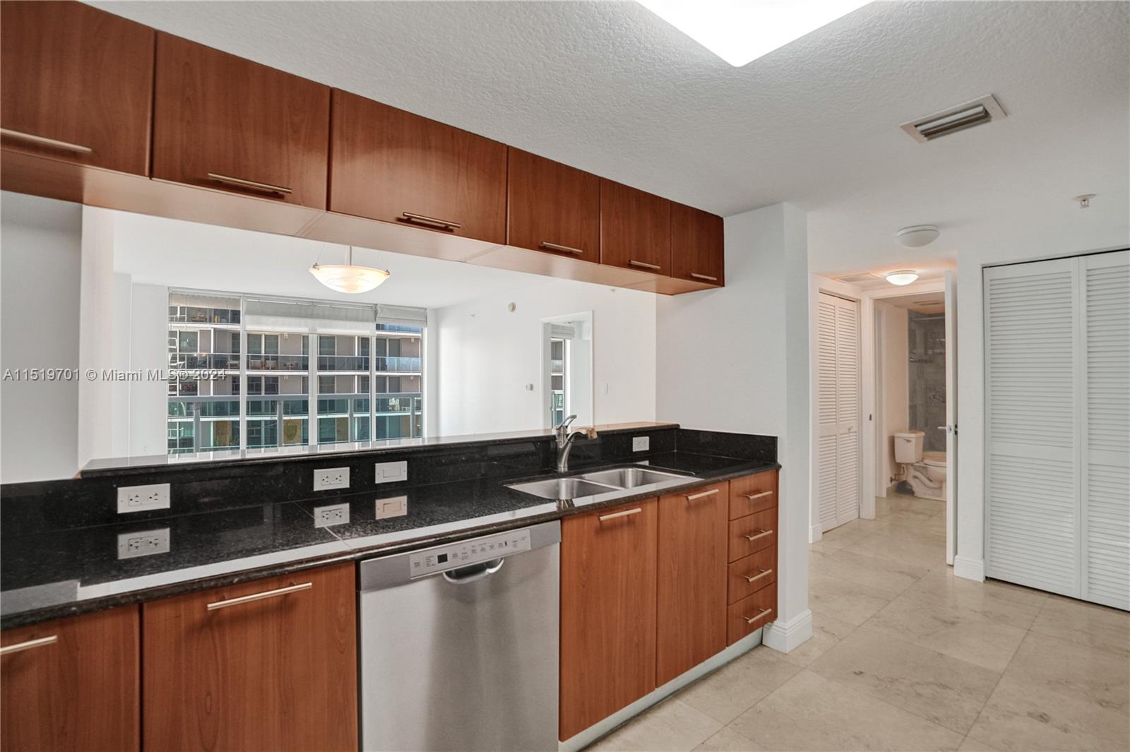 1800 CLUB CONDO - Residential Lease