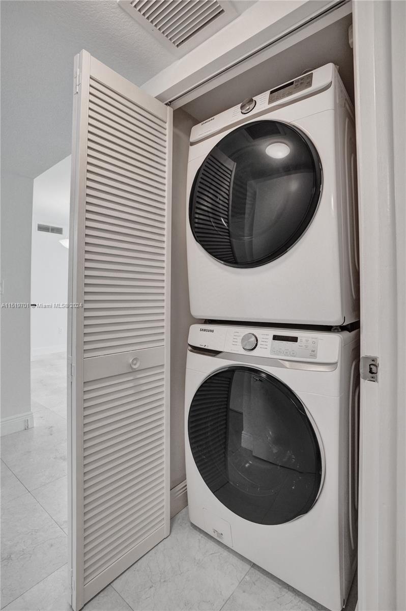 1800 CLUB CONDO - Residential Lease