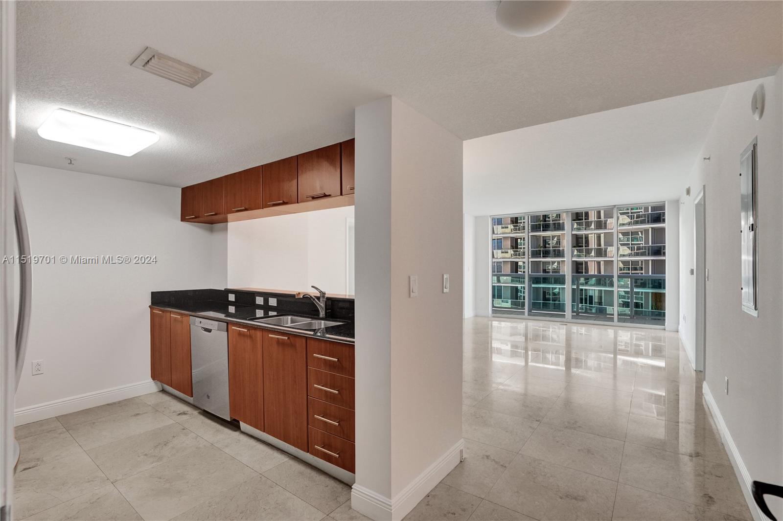1800 CLUB CONDO - Residential Lease