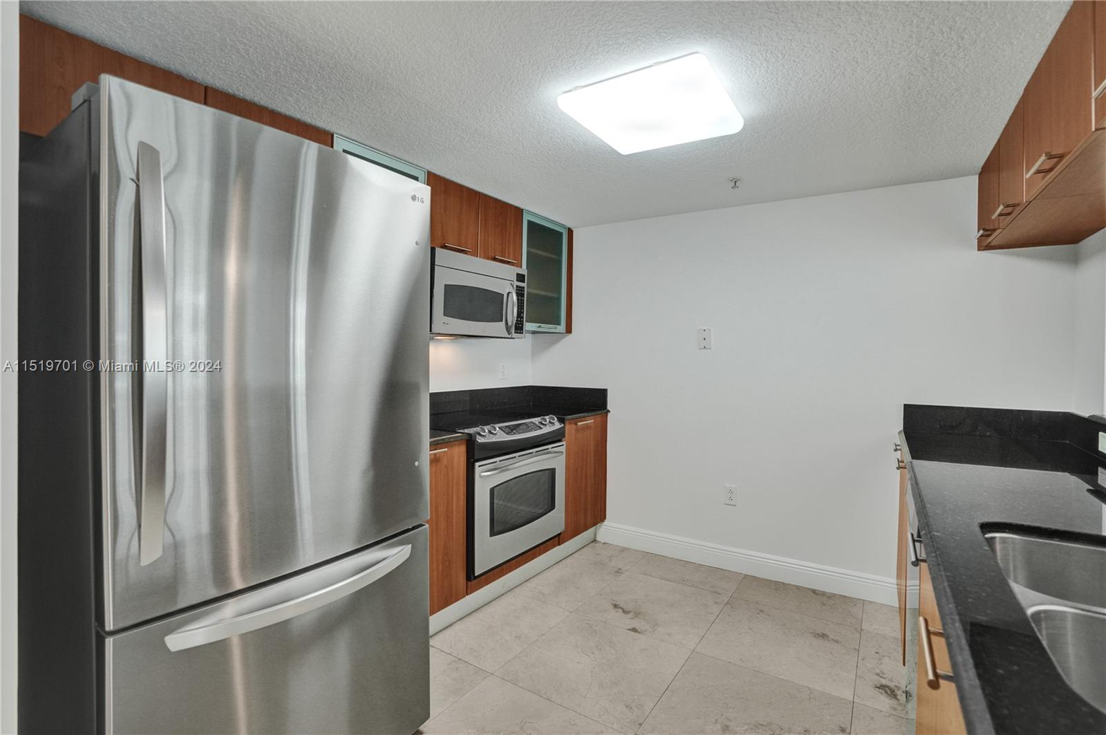1800 CLUB CONDO - Residential Lease