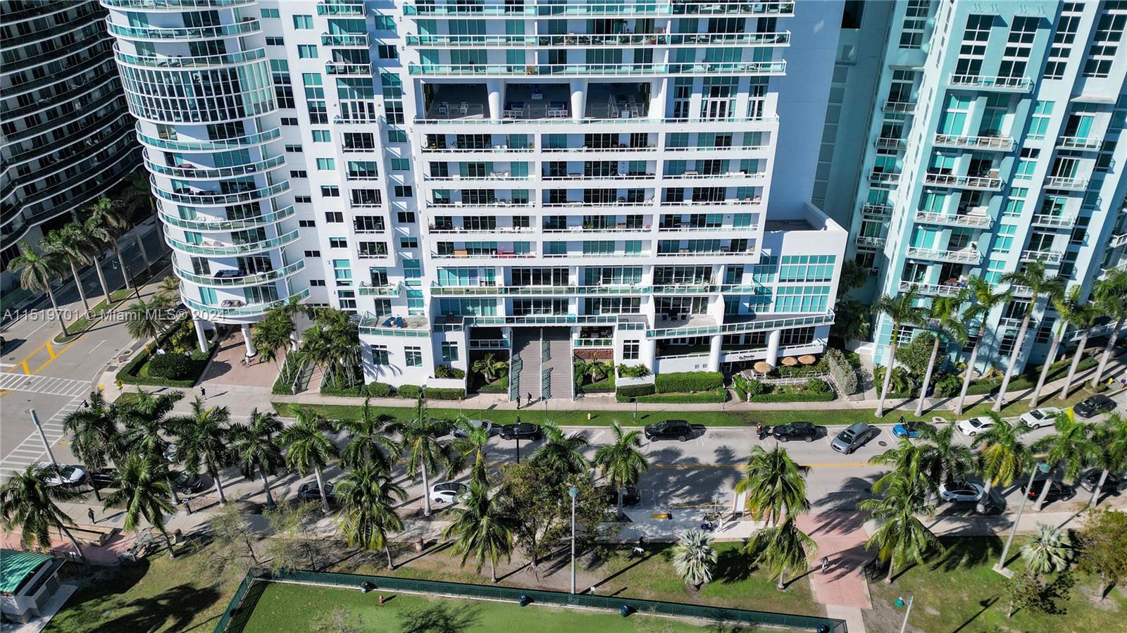 1800 CLUB CONDO - Residential Lease