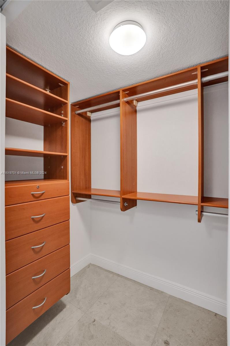 1800 CLUB CONDO - Residential Lease