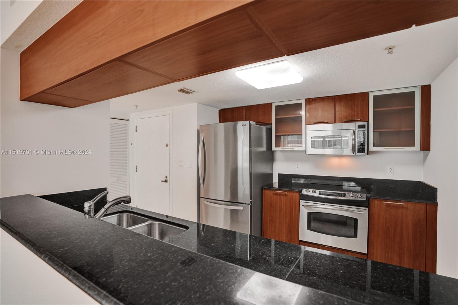 1800 CLUB CONDO - Residential Lease