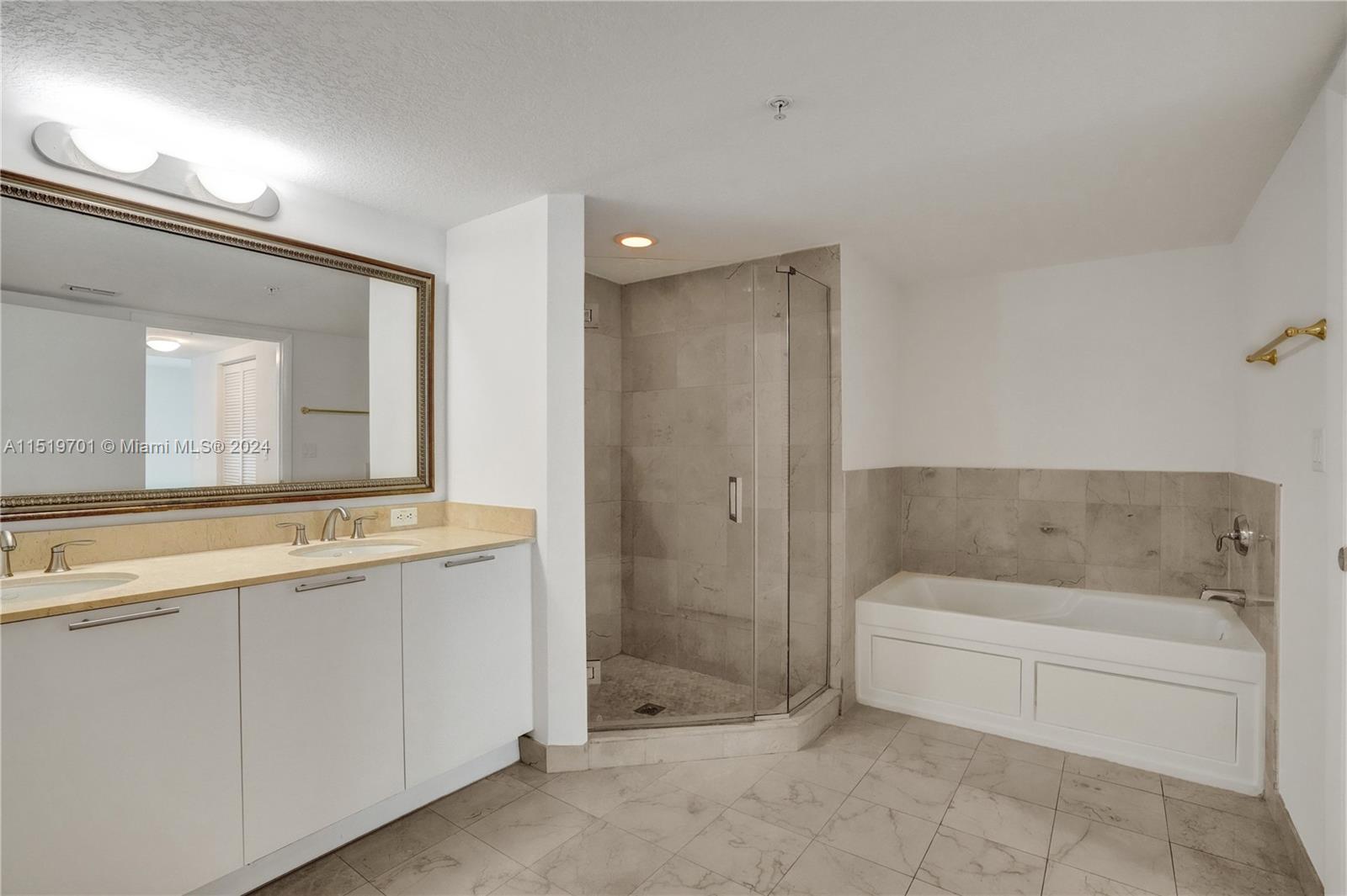 1800 CLUB CONDO - Residential Lease