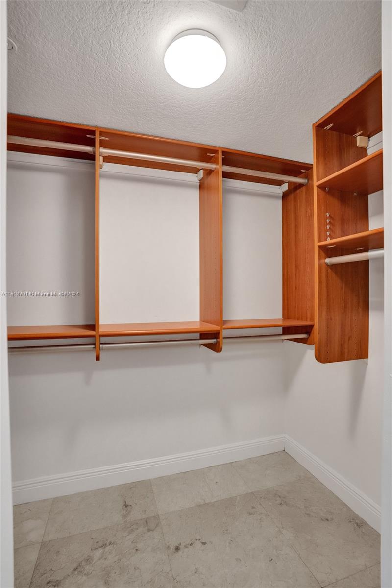 1800 CLUB CONDO - Residential Lease