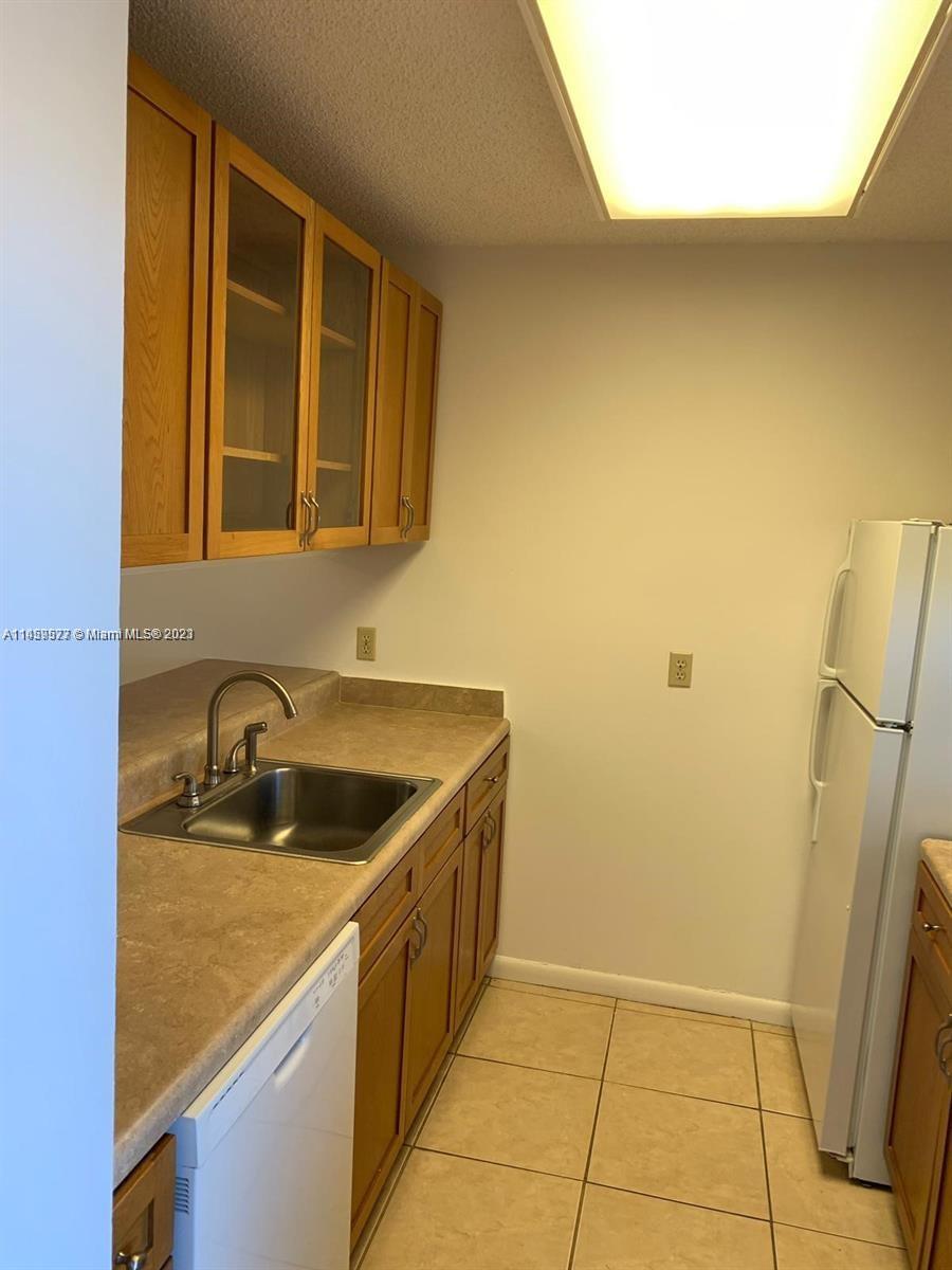 LAKESHORE AT UNIVERSITY P - Residential Lease