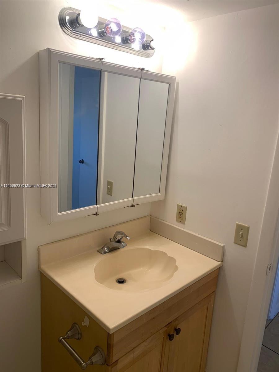 LAKESHORE AT UNIVERSITY P - Residential Lease