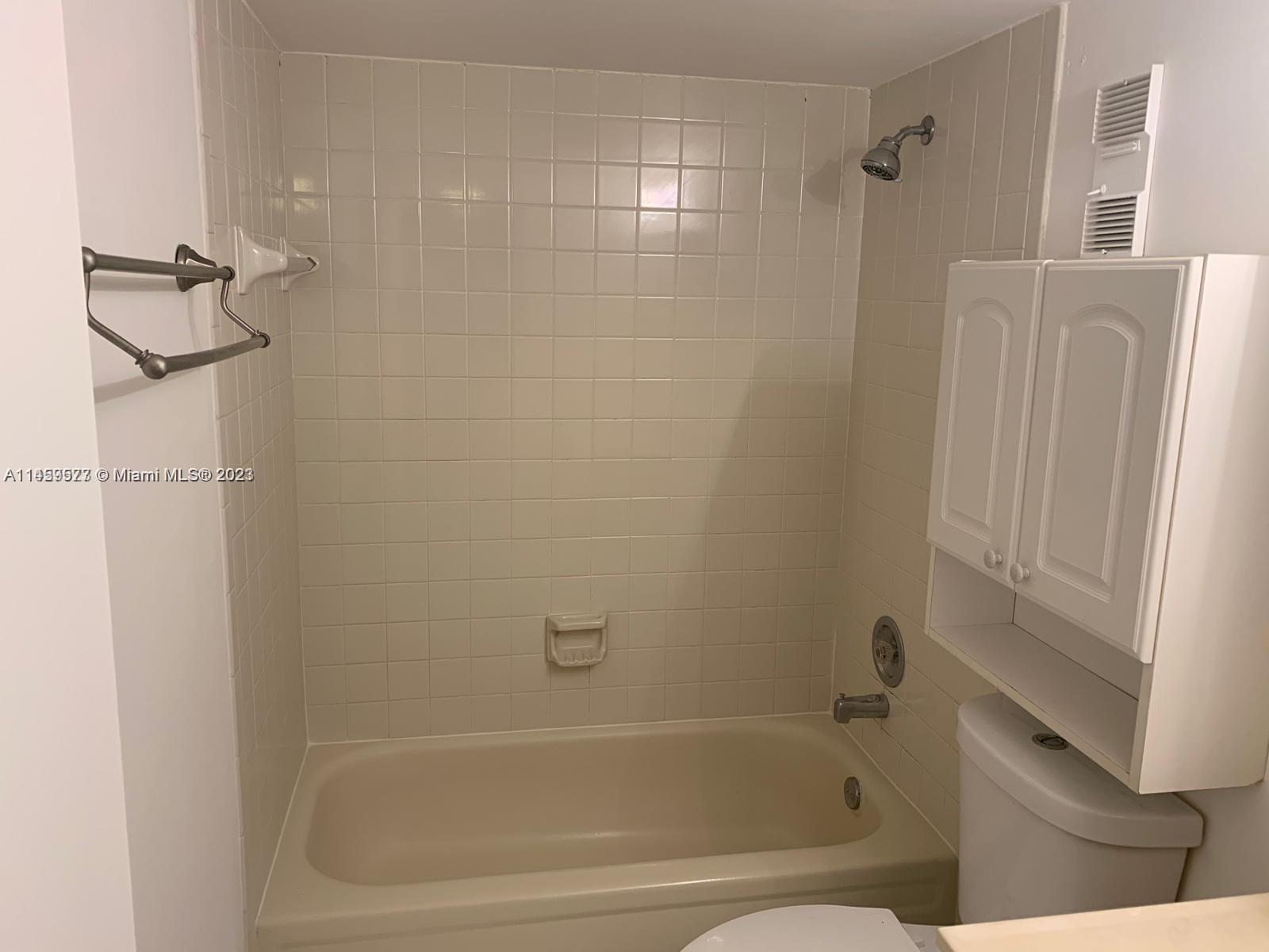 LAKESHORE AT UNIVERSITY P - Residential Lease