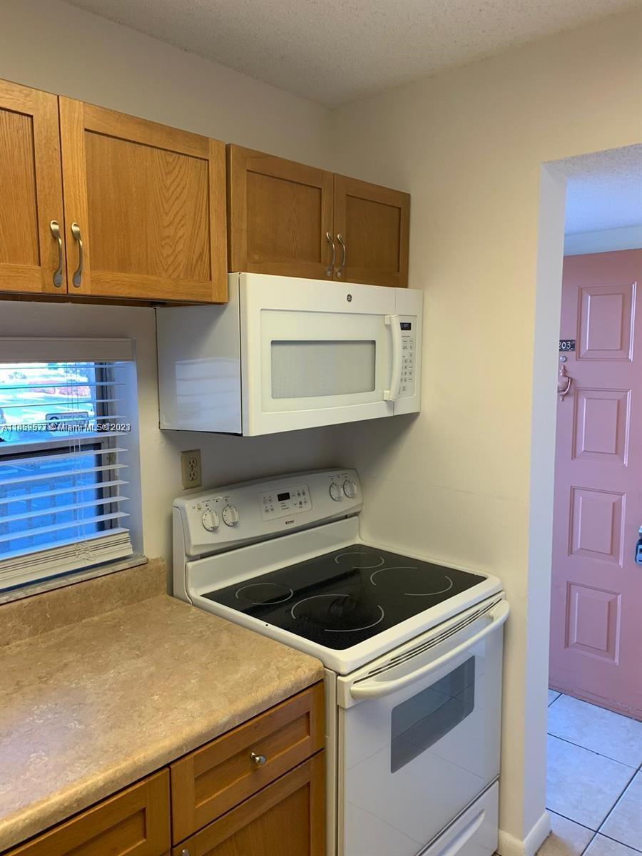 LAKESHORE AT UNIVERSITY P - Residential Lease