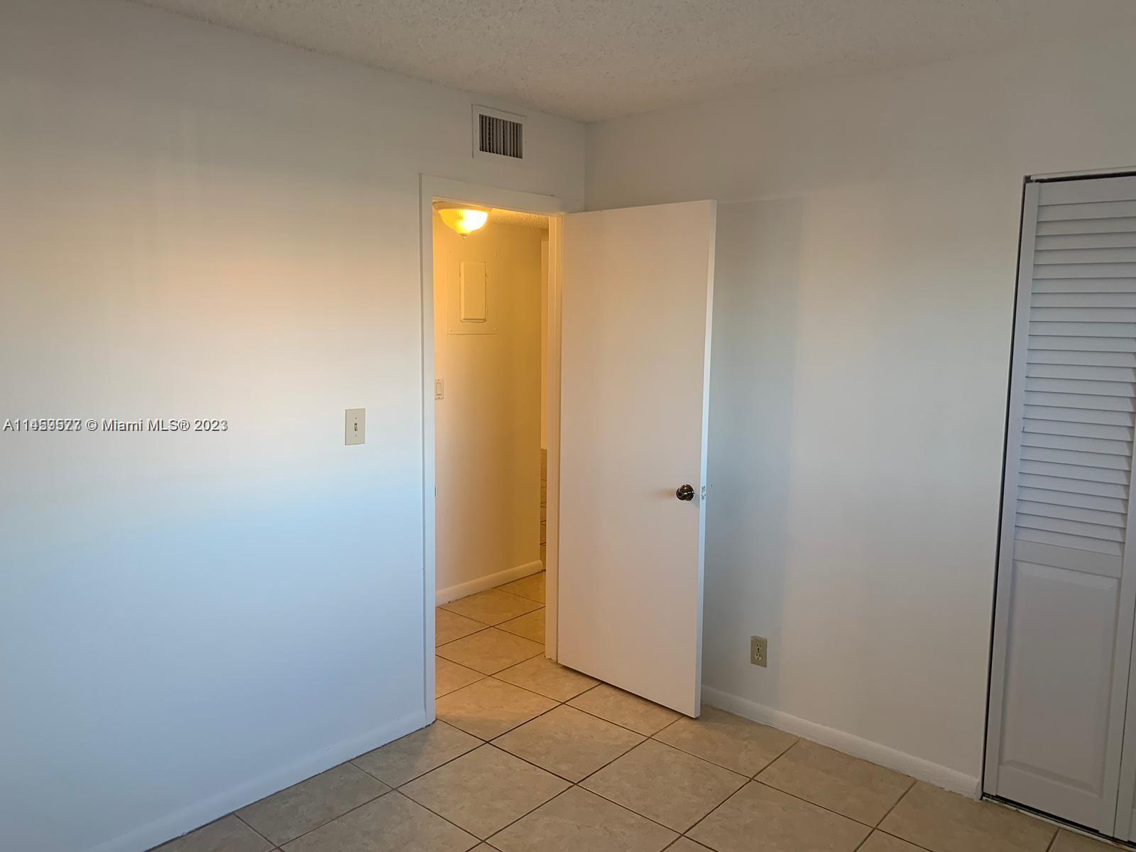 LAKESHORE AT UNIVERSITY P - Residential Lease