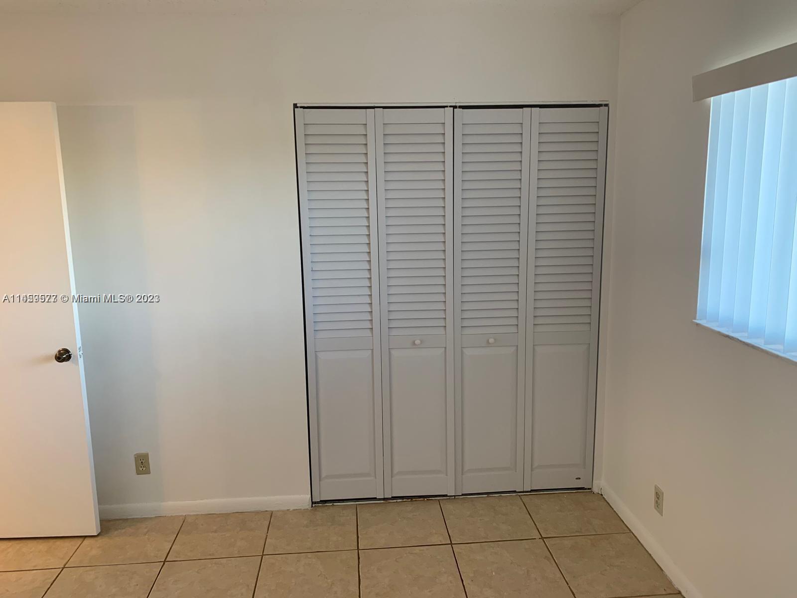 LAKESHORE AT UNIVERSITY P - Residential Lease