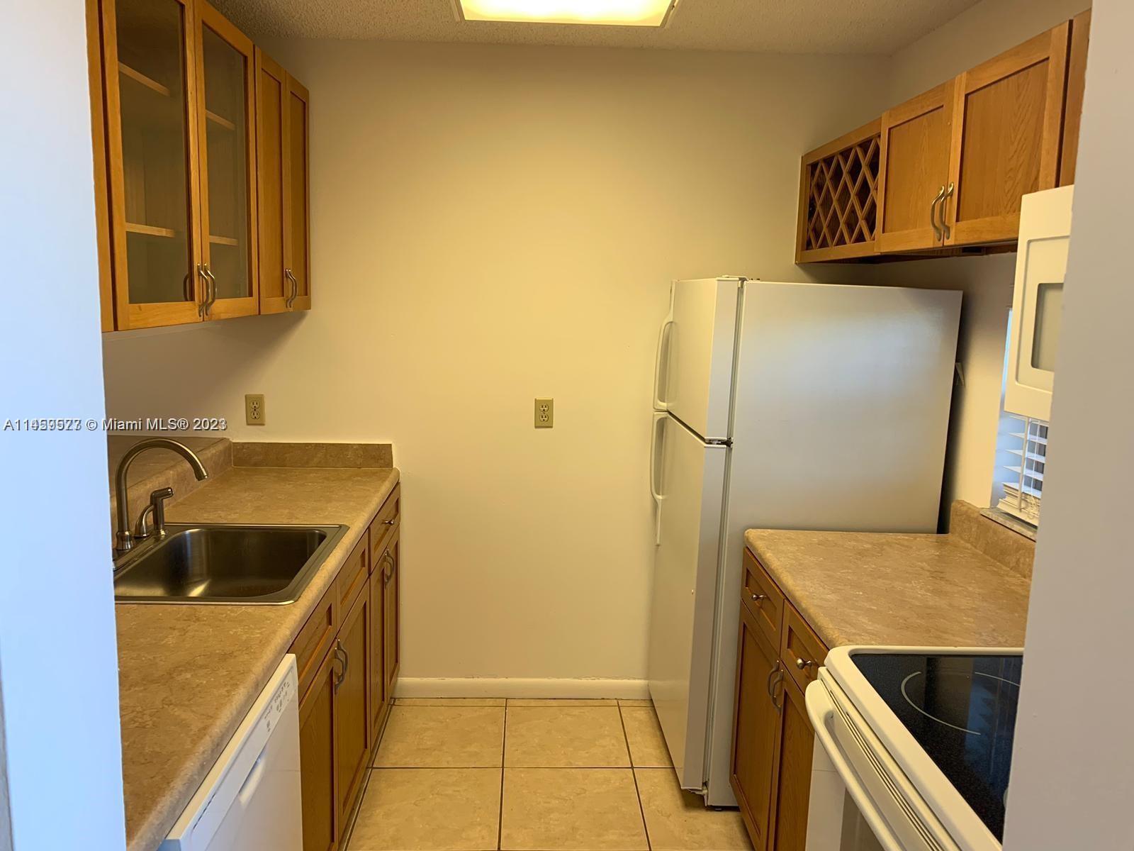 LAKESHORE AT UNIVERSITY P - Residential Lease