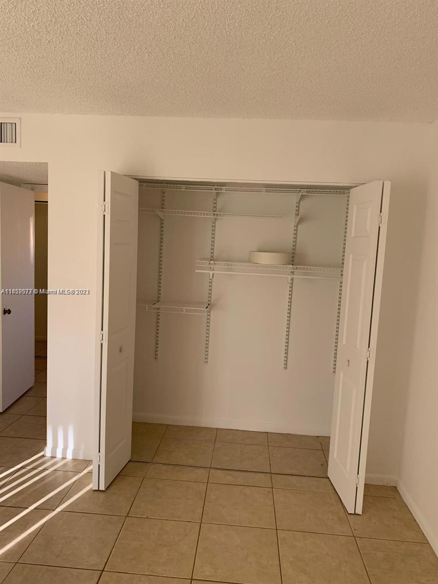 LAKESHORE AT UNIVERSITY P - Residential Lease