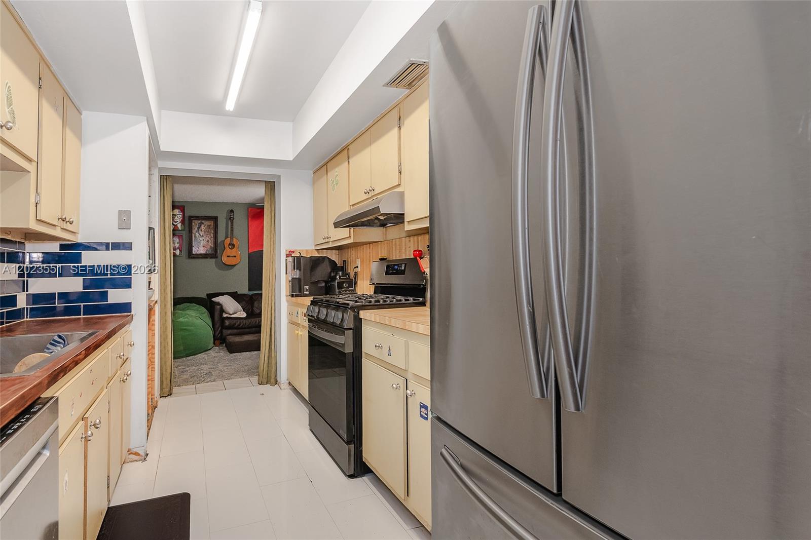 GREENGLADES CONDO NO 10 - Residential