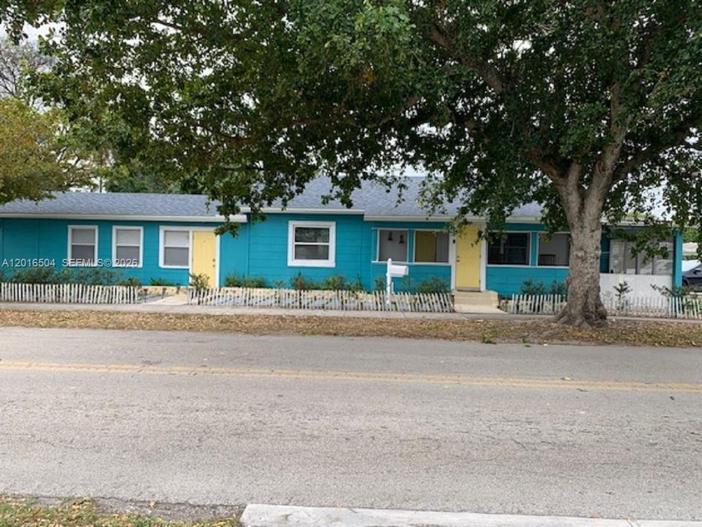 Photo of 1218 N 24th Ave, Hollywood, FL 33020 (MLS # A12016504)
