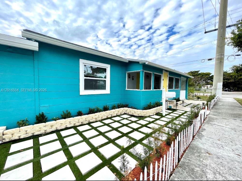 1218 N 24th Ave
