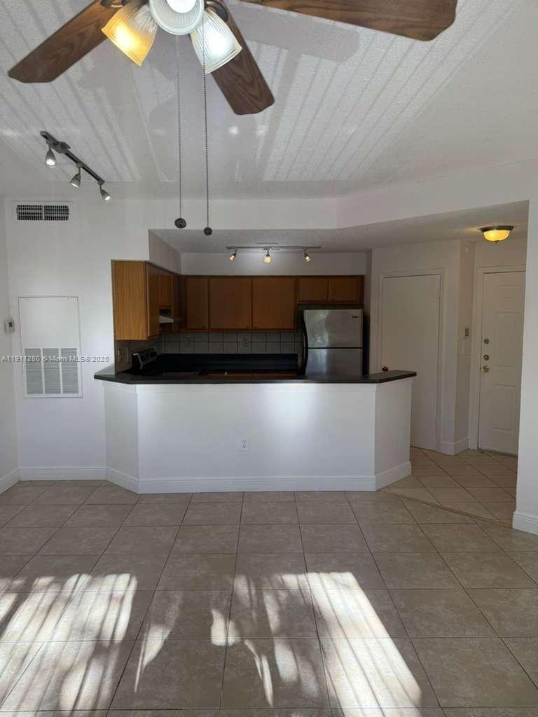 MARINA OAKS CONDO - Residential Lease