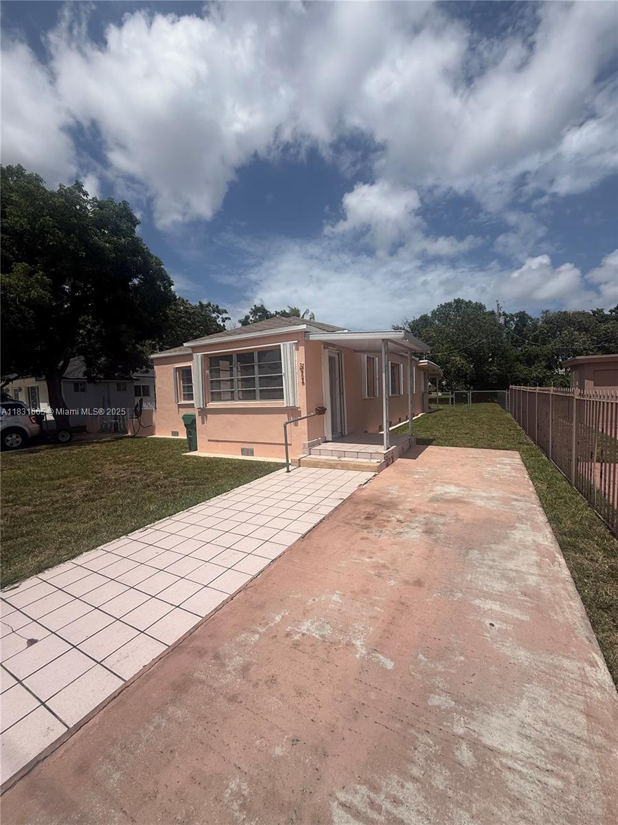Prime Investment Opportunity 3-bedroom, 2-bathroom single-family home located in a high-demand area of Miami.
Sitting on a generously sized lot,and ample outdoor space.
Don’t miss your chance to capitalize on Miami’s booming real estate market—schedule a walkthrough today and explore the possibilities.