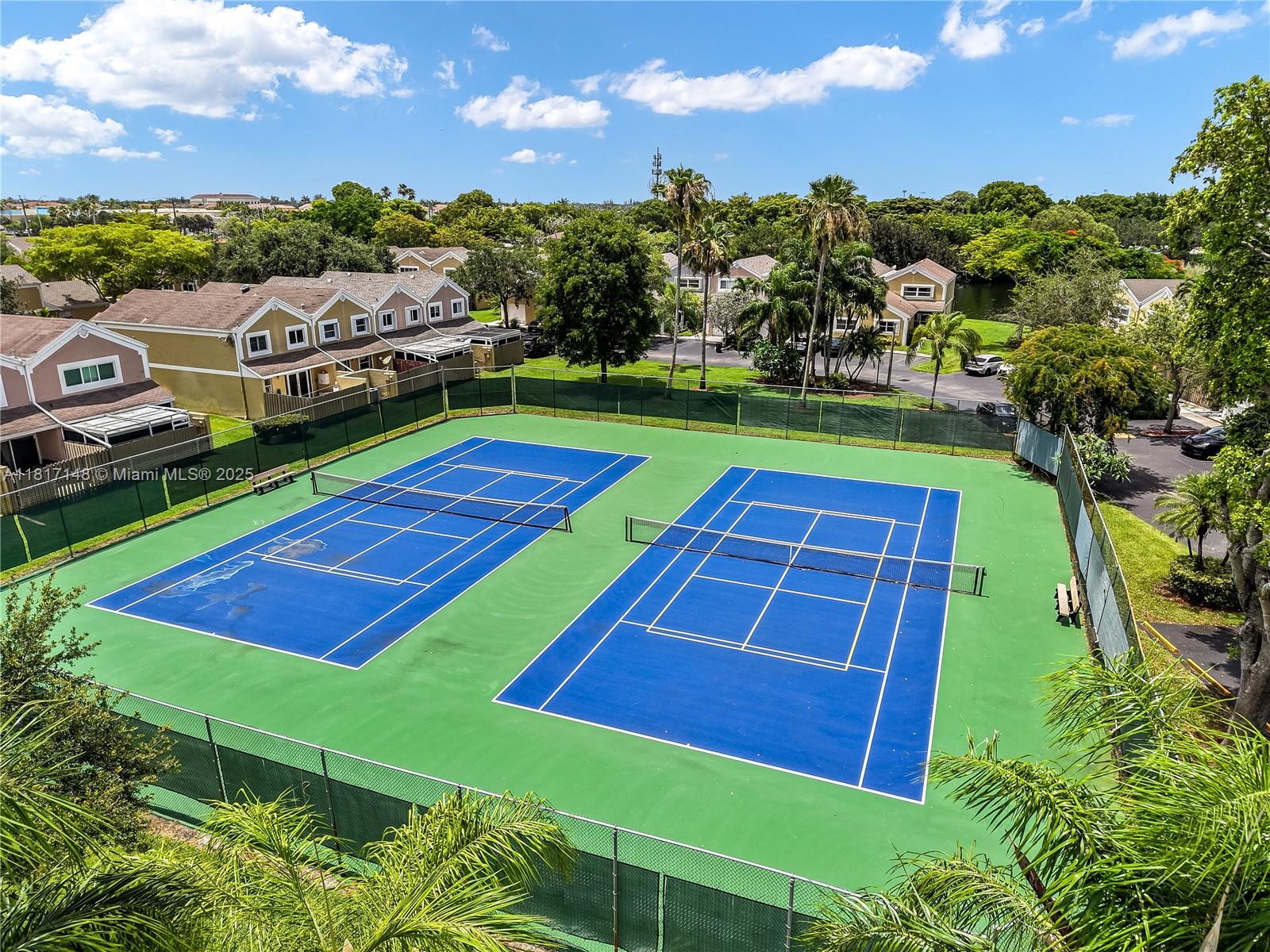 PEMBROKE LAKES SECTION SE - Residential