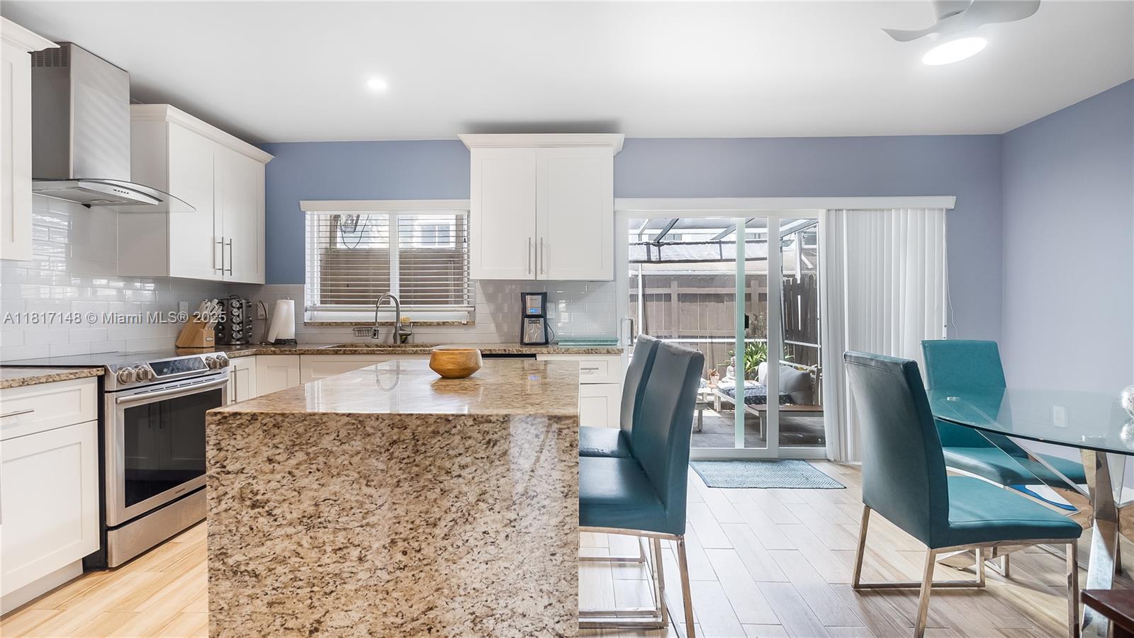 PEMBROKE LAKES SECTION SE - Residential