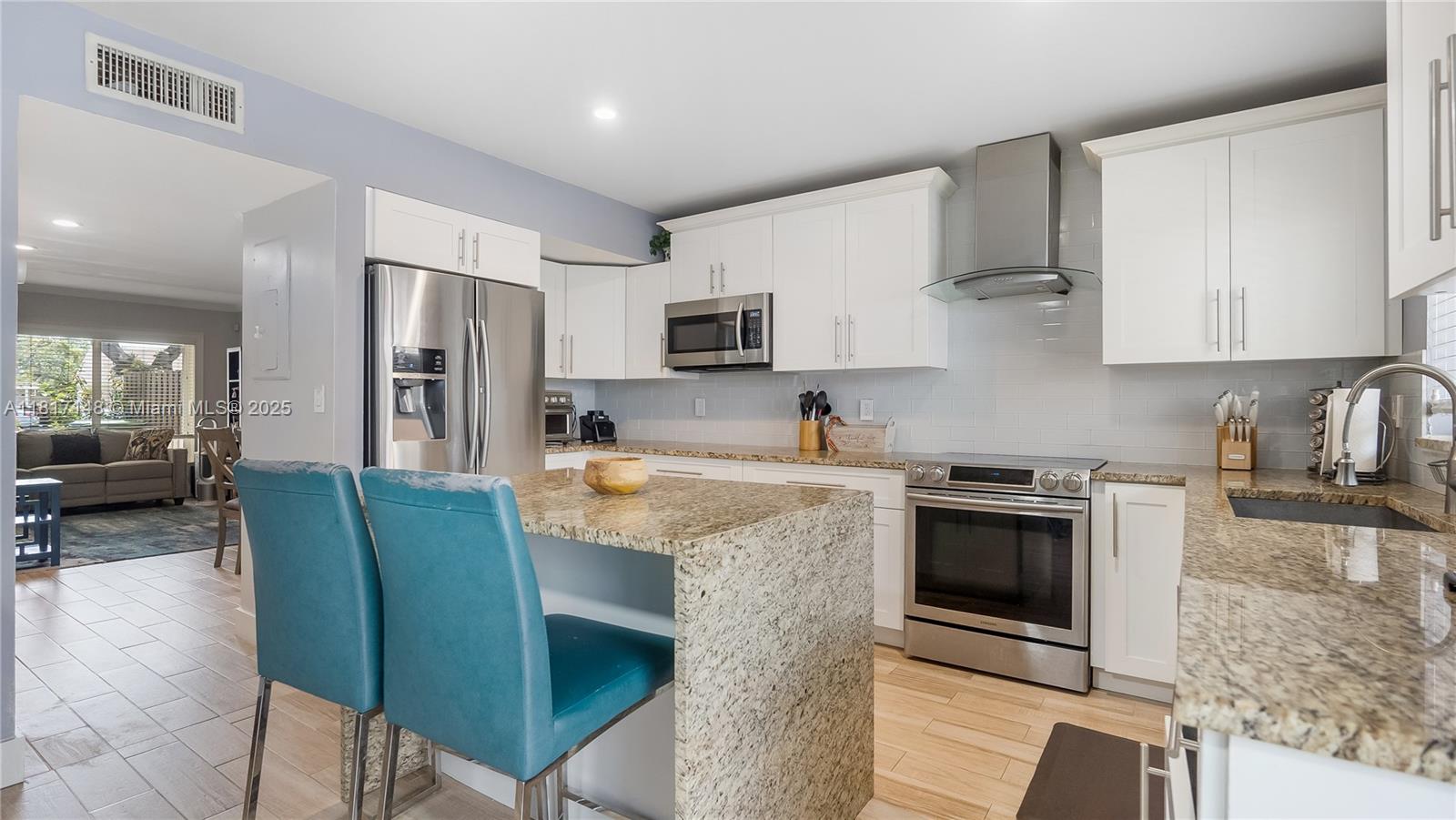 PEMBROKE LAKES SECTION SE - Residential