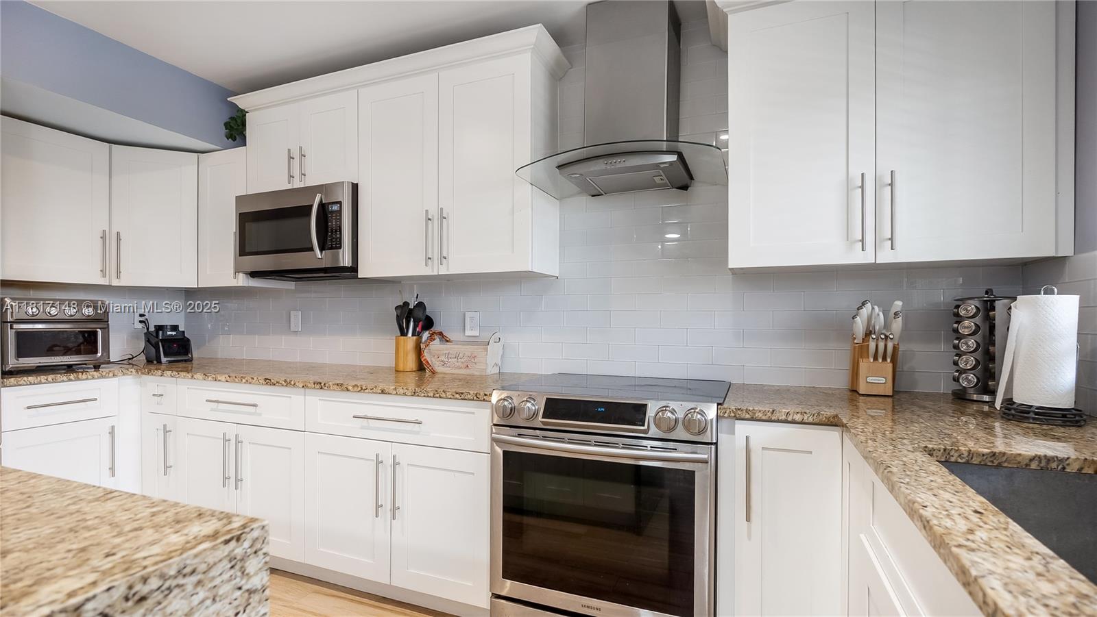 PEMBROKE LAKES SECTION SE - Residential