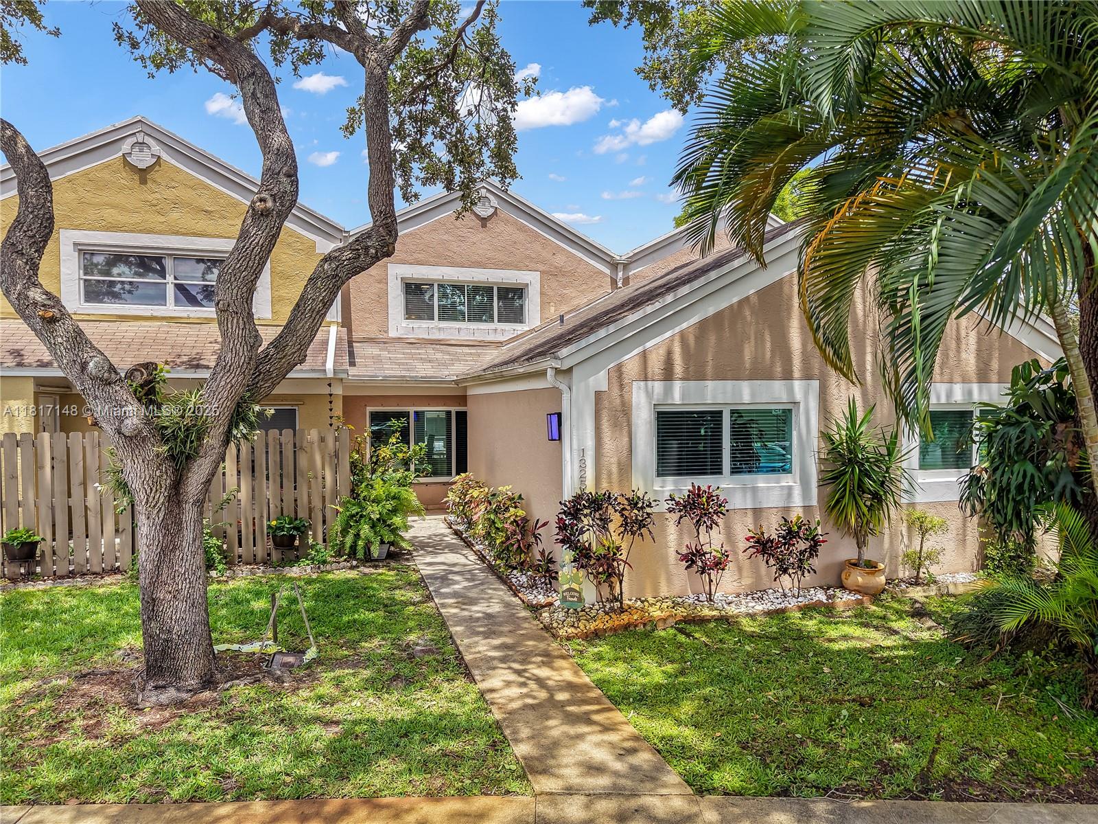 PEMBROKE LAKES SECTION SE - Residential