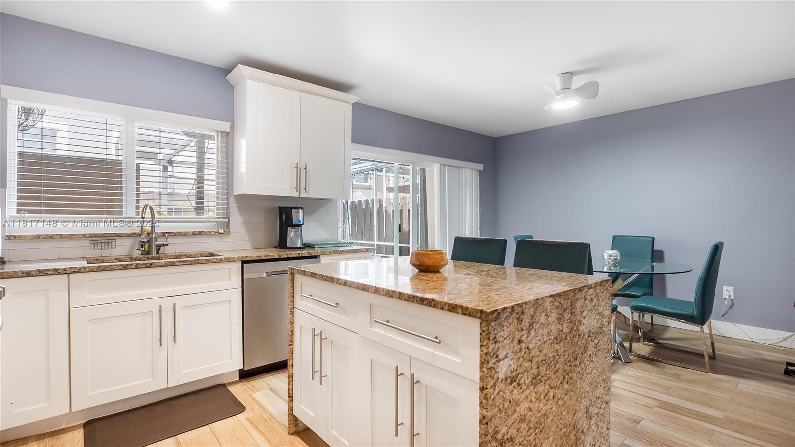PEMBROKE LAKES SECTION SE - Residential