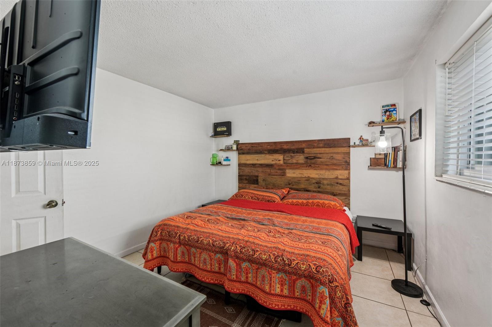 PARADISE GARDENS III COND - Residential