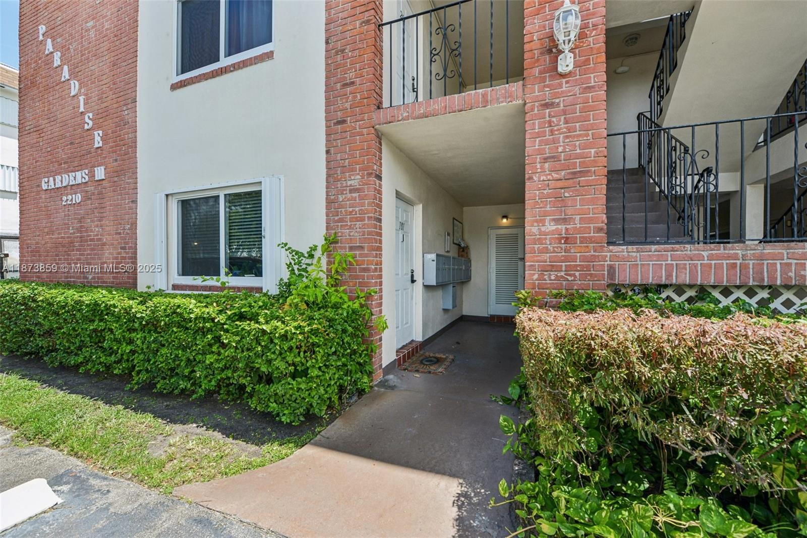 PARADISE GARDENS III COND - Residential