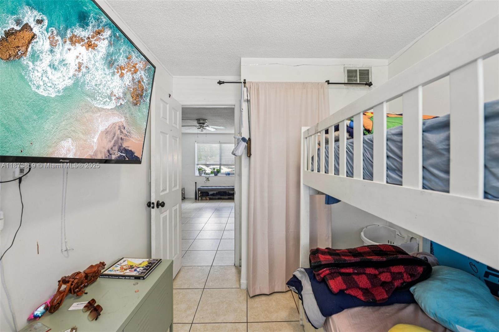 PARADISE GARDENS III COND - Residential