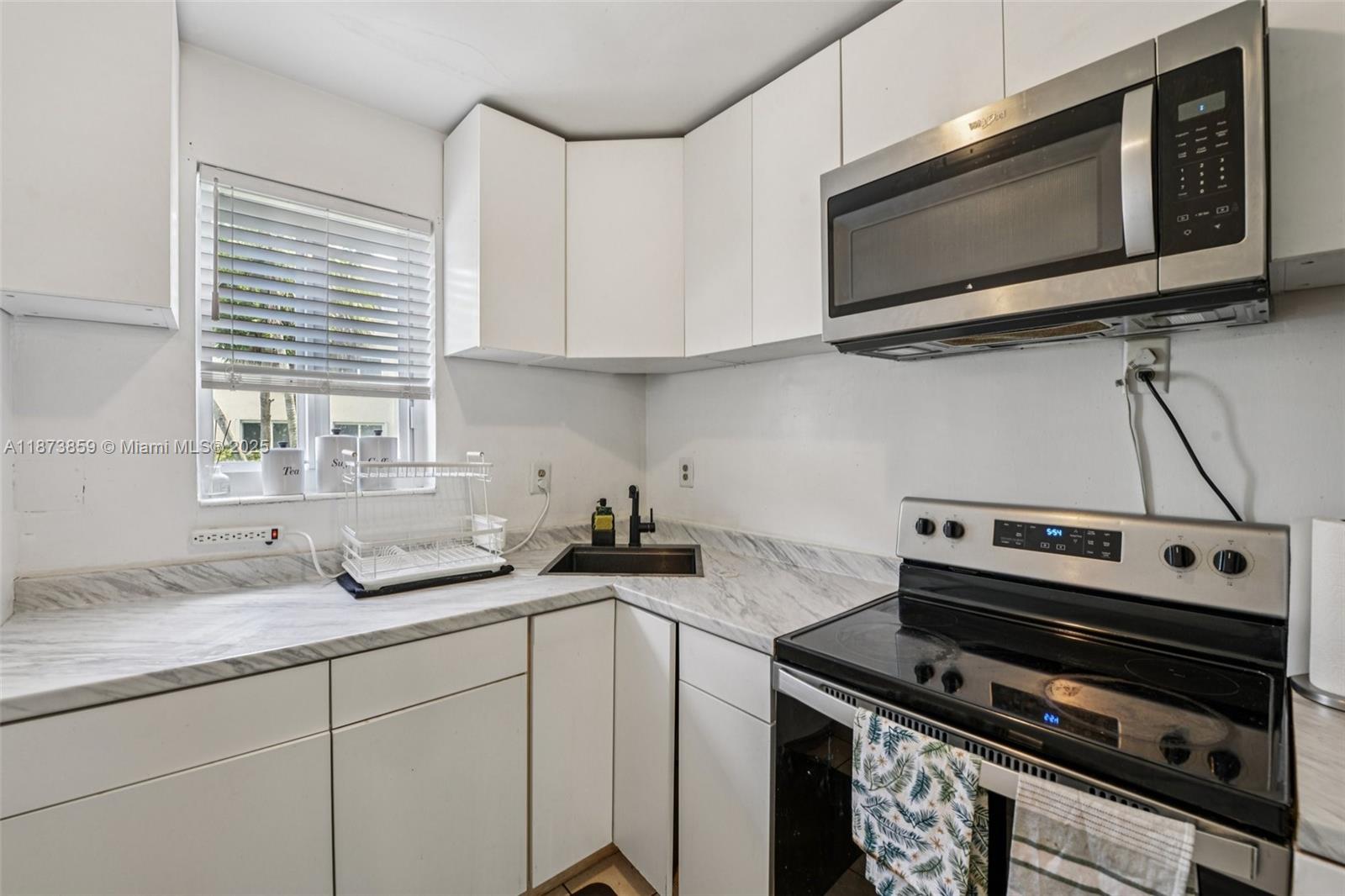 PARADISE GARDENS III COND - Residential