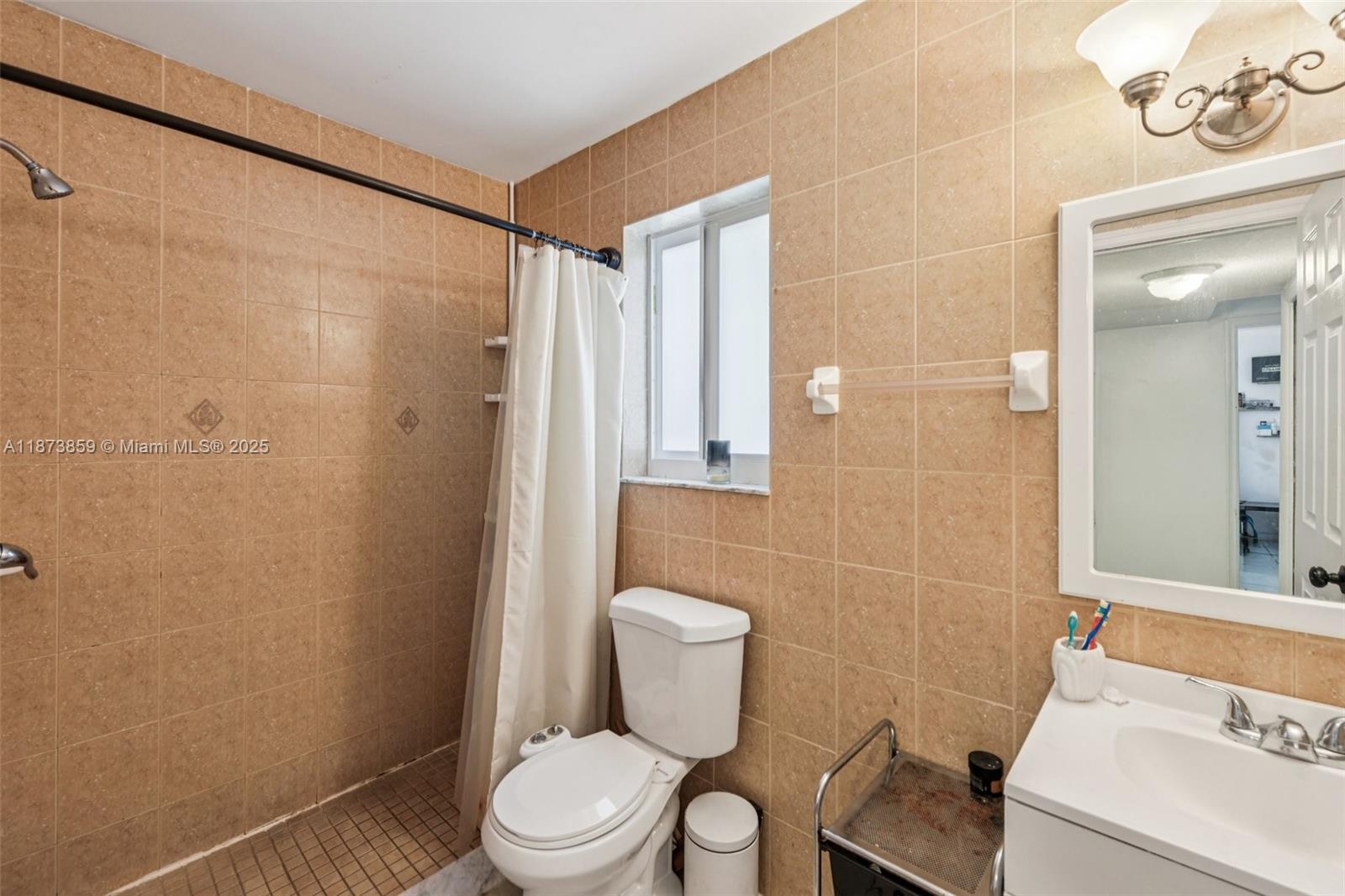 PARADISE GARDENS III COND - Residential