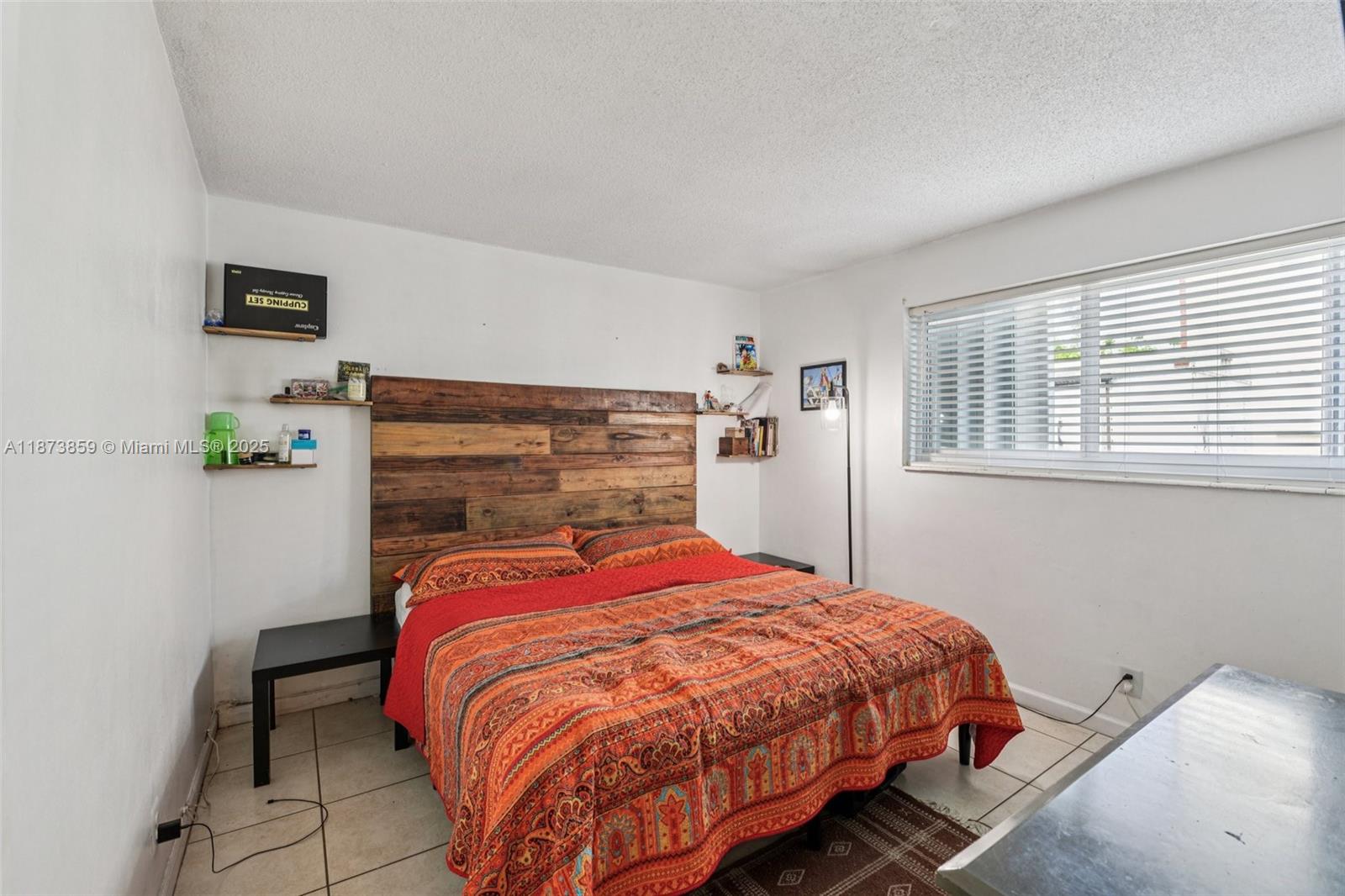 PARADISE GARDENS III COND - Residential