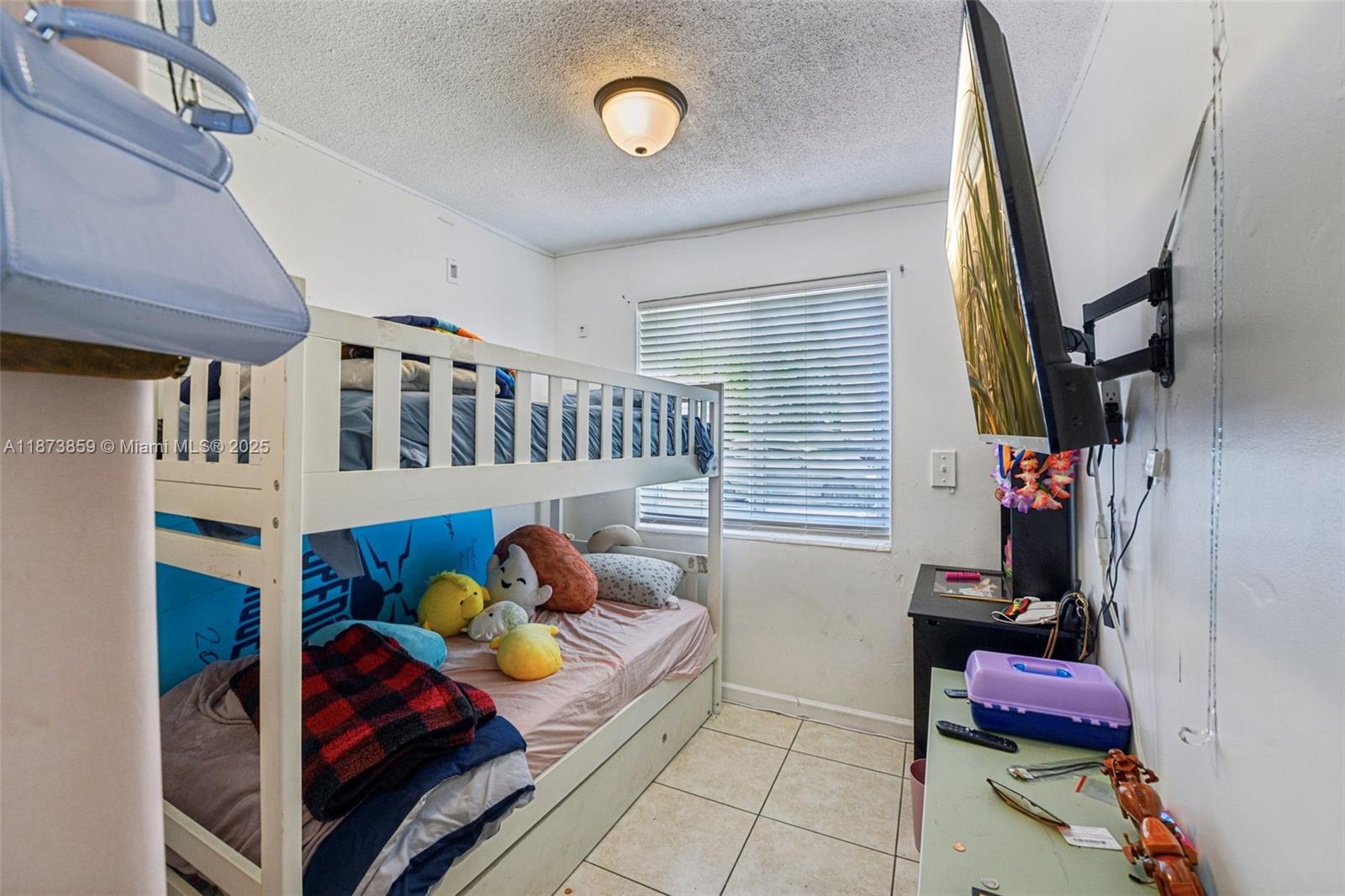 PARADISE GARDENS III COND - Residential