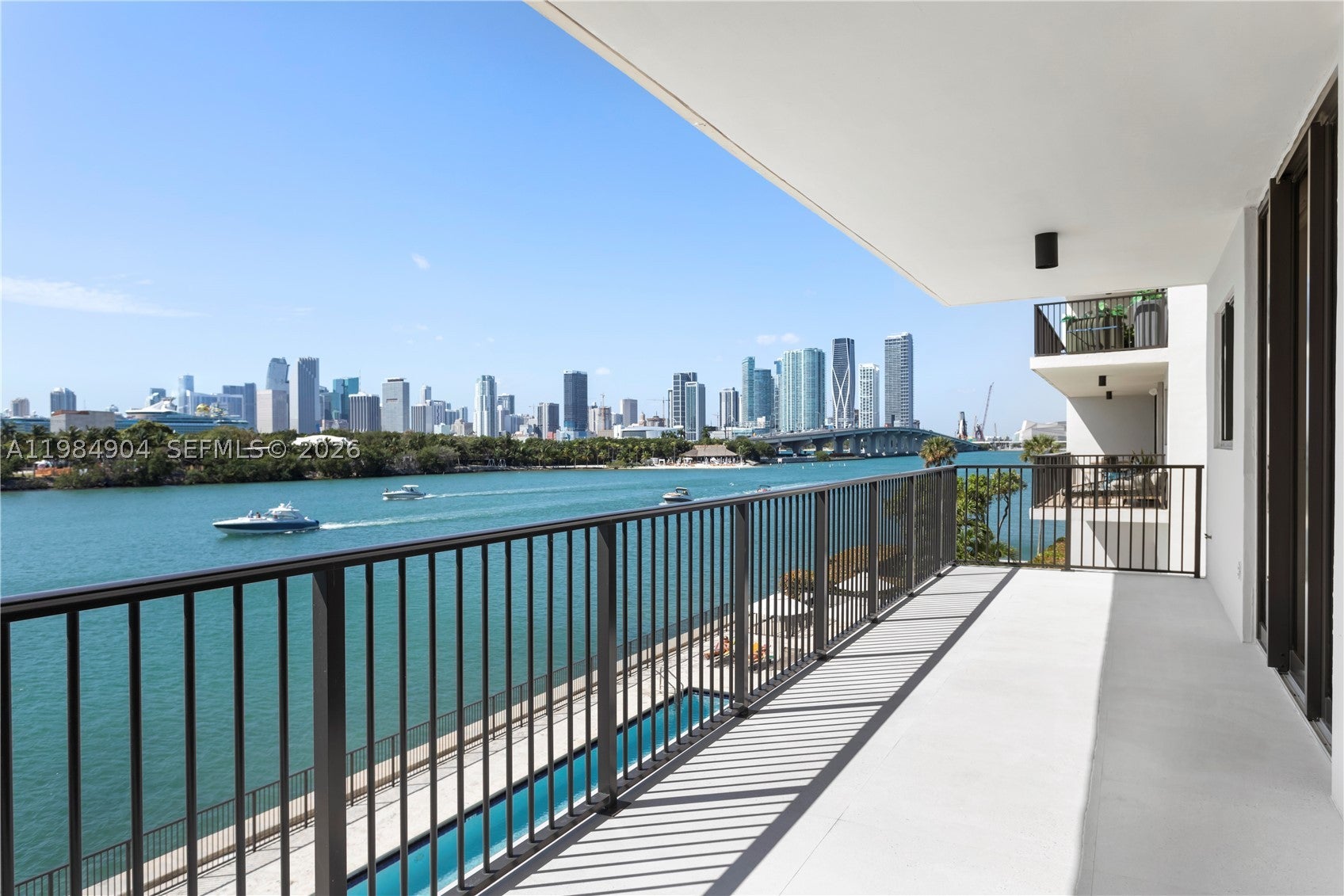 1000 Venetian Way 303