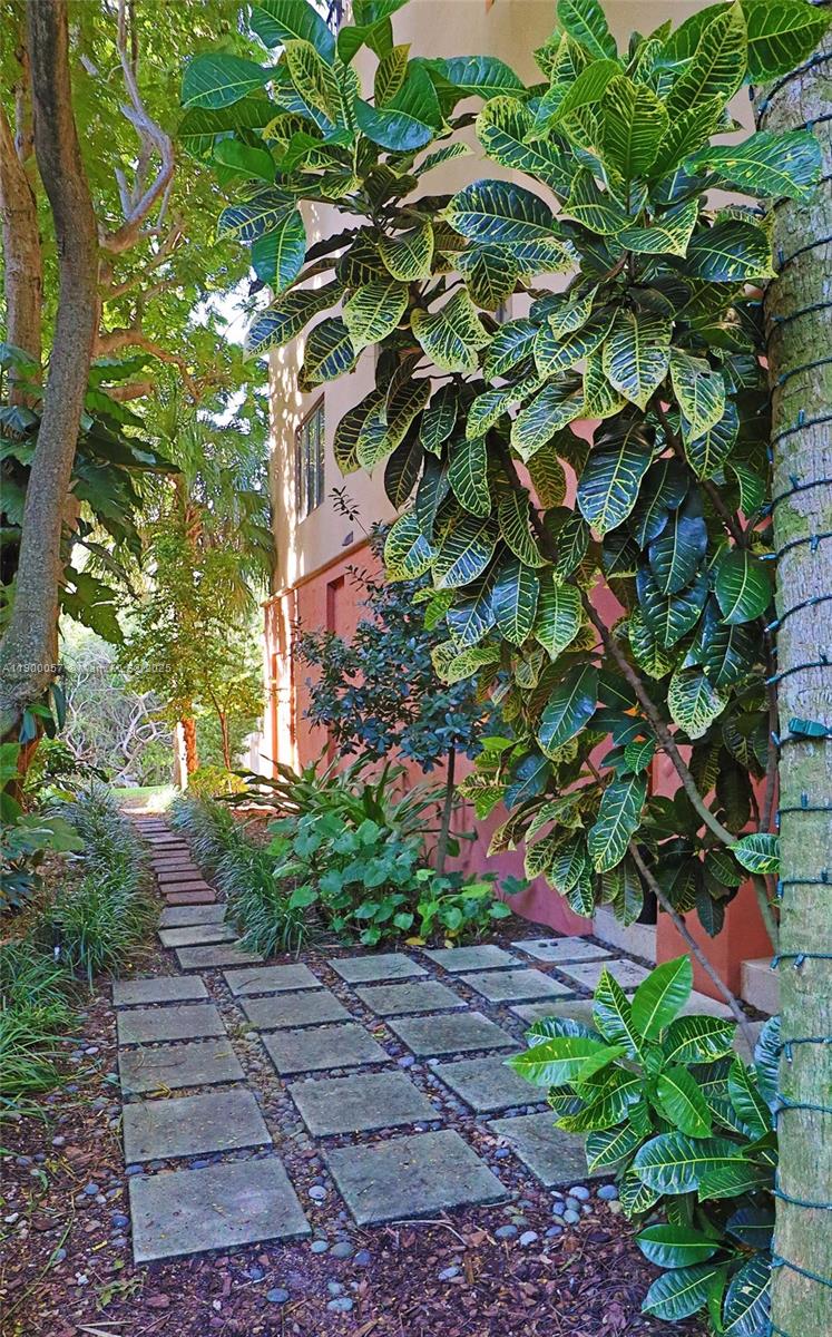 View photos, virtual tours, details... 6223 Paradise Point Dr