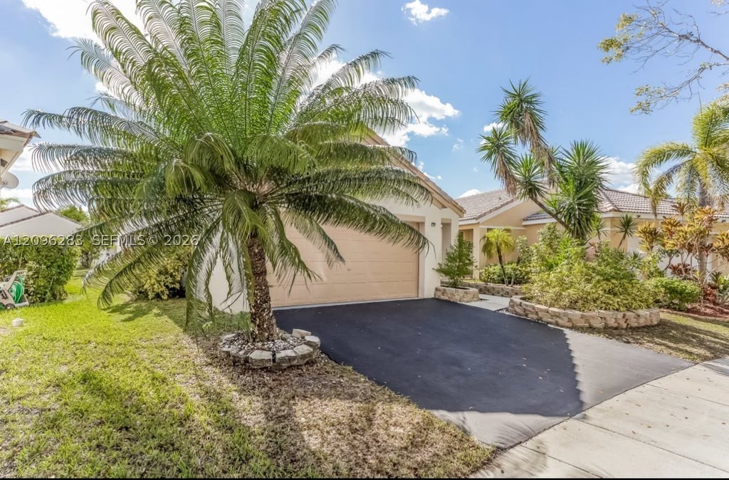 Photo of 4262 Greenbriar Ln #0, Weston, FL 33331 (MLS # A12096283)