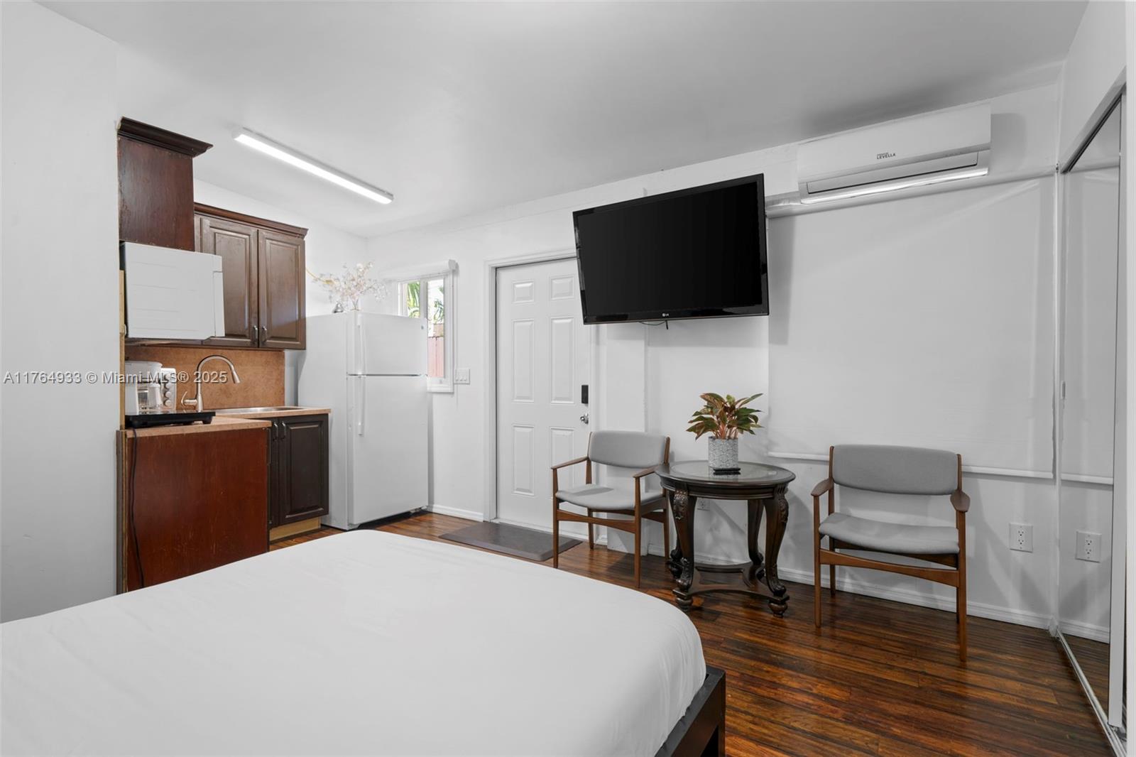 DUAL CONDO NO 1 - Residential