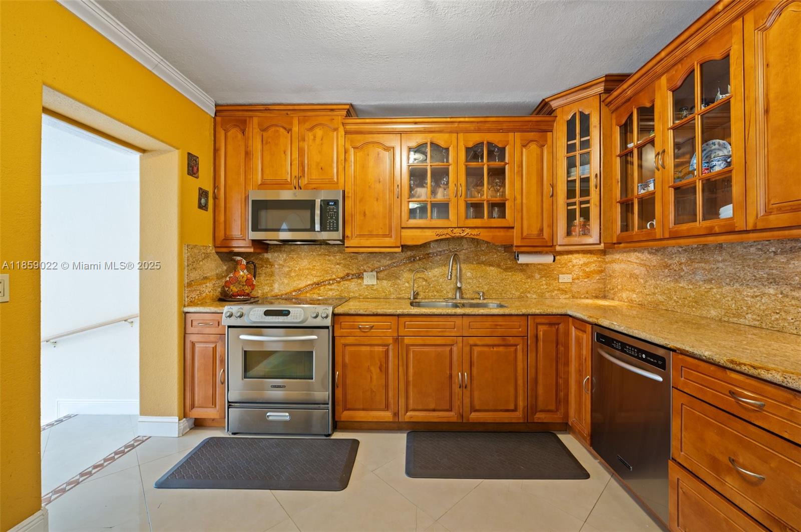 851 Swan Ave