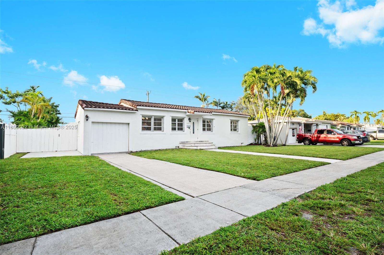 851 Swan Ave