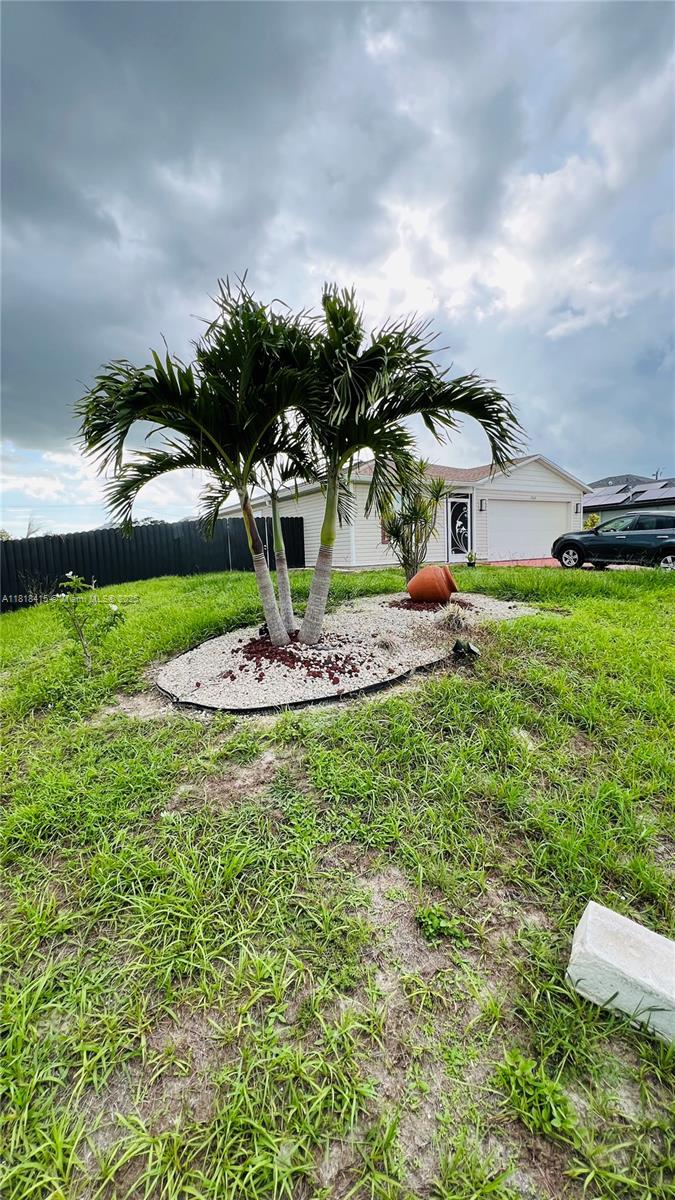 Don't miss this barely 5-year-old home with 4 bedrooms, 2 bathrooms, and over 1,800 square feet of living space in the rapidly growing area of ??NE Cape Coral, Southwest Florida. The property is fully fenced for privacy. A very central location allows you to enjoy the tranquility of this beautiful city, while being close to schools, shopping centers, restaurants, major highways, and a very short drive to beaches, EVEN THOUGH IT IS NOT IN A FLOOD ZONE. Open layout, spacious master bedroom and master bath with a huge walk-in closet. Other features of the home include a breakfast nook, a covered terrace, indoor laundry, and a beautiful pool for relaxing with family and friends. The seller will help the buyer with a large part of the closing costs.